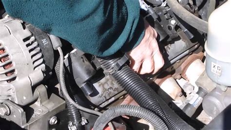 Disconnecting and Removing the Valve Cover